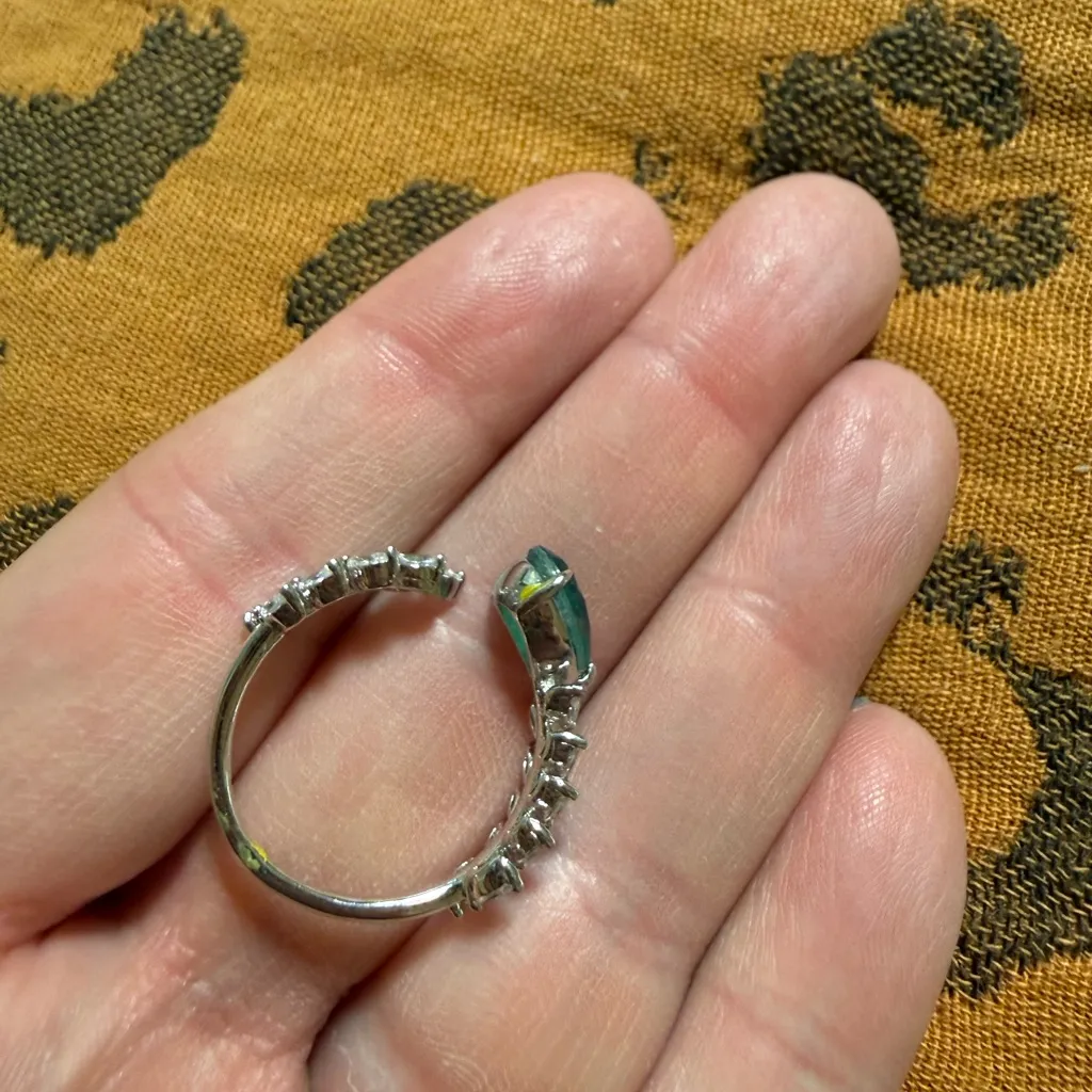 Bomb Party Green Stone Silver Tone Open Wrap Ring Adjustable 8/9 - Image 2