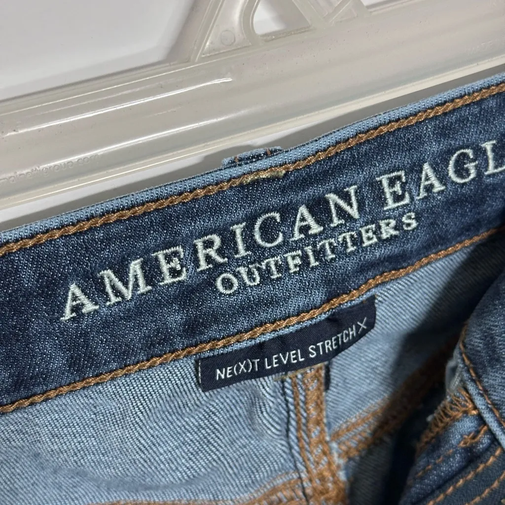 American Eagle Women Blue Denim Next Level‎ StretchX Midi Jean Shorts size 0 - Image 3
