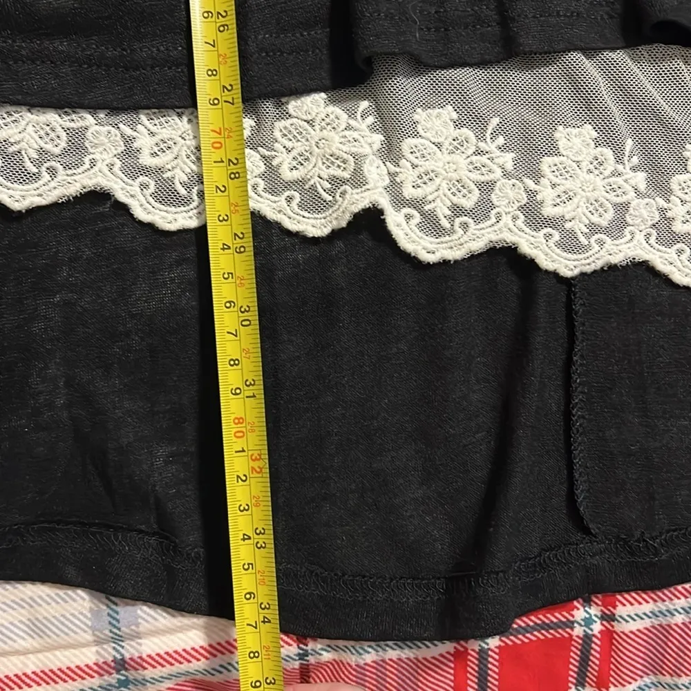 UMGEE women’s size small black hi low long sleeve tunic with floral lace trim - Image 4