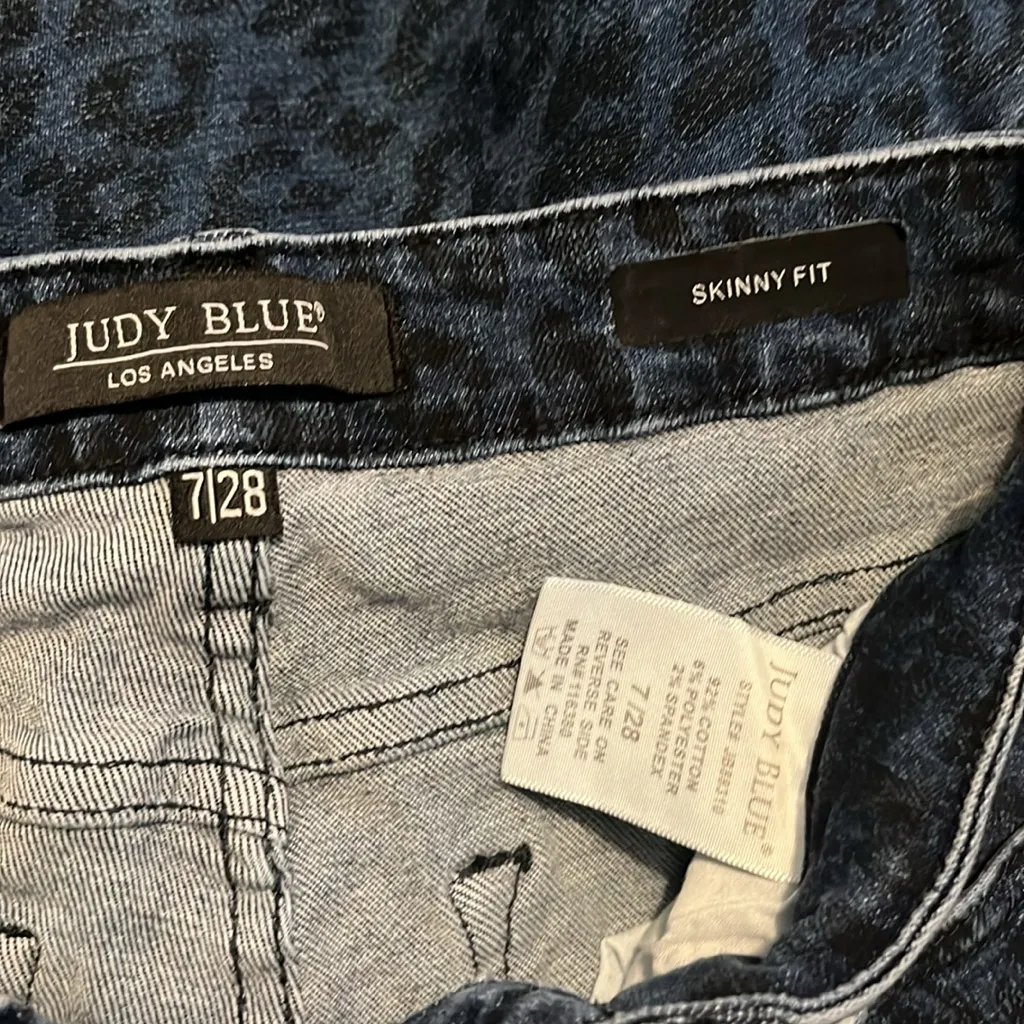 Judy Blue Size 7 28 Mid Rise Cheetah Print Skinny Jeans - Image 3