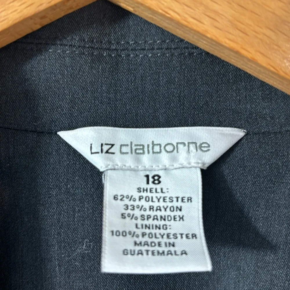 NWT Liz Claiborne Grey classic 1 button blazer in size 18. - Image 3