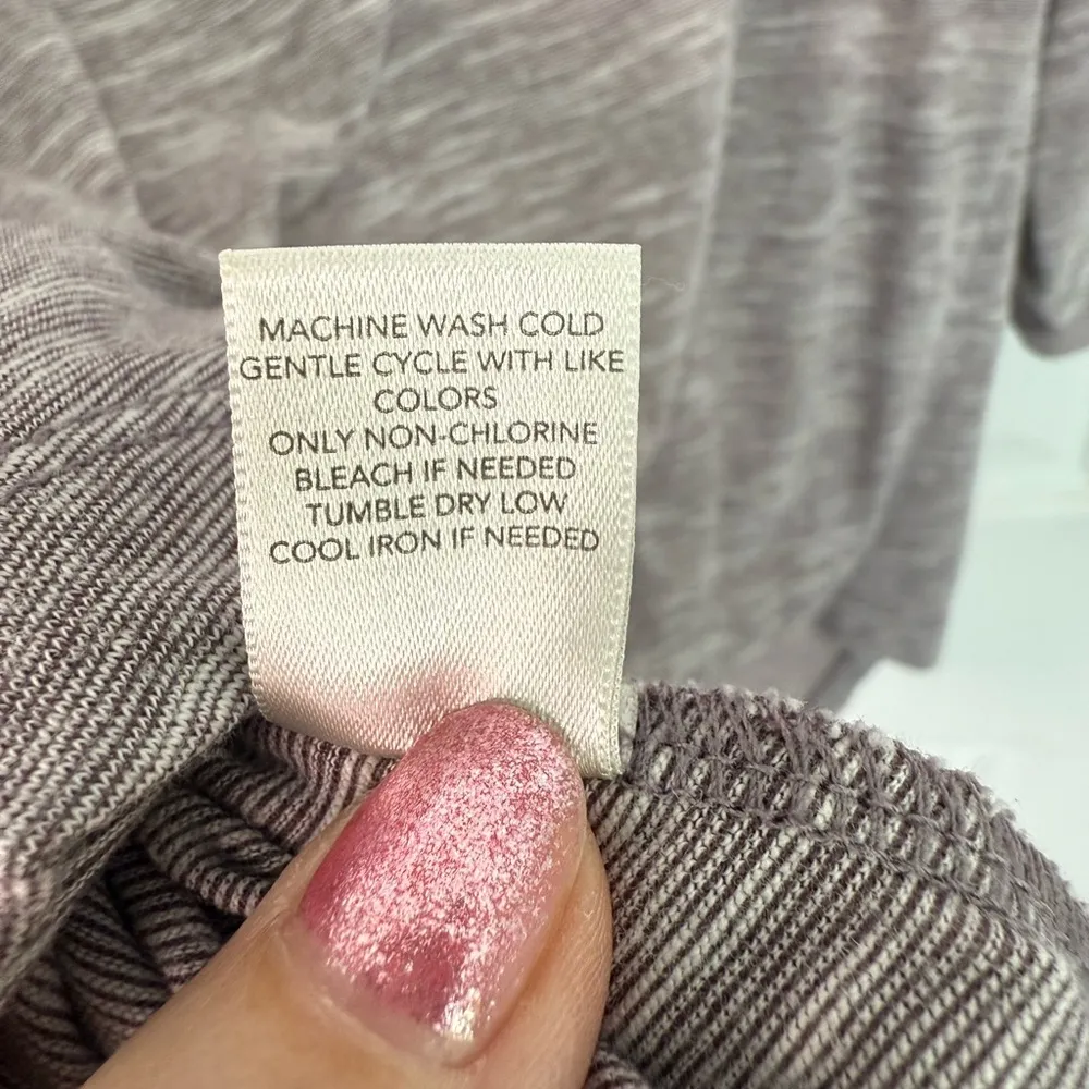 Christopher & Banks grey 3/4 Sleeve Polo Blouse. Size L - Image 5