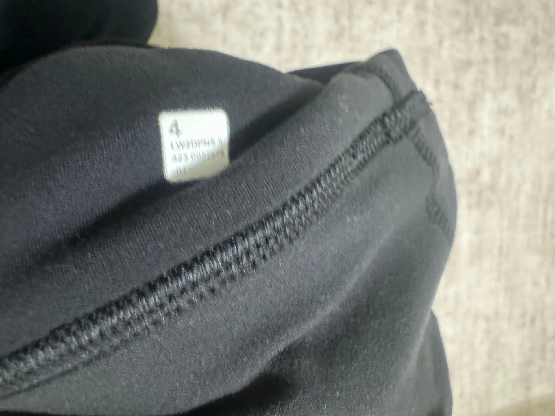 Lululemon align bra v cut size 4 - Image 4