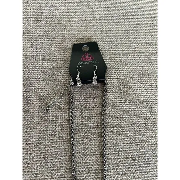 NWT Paparazzi long silver necklace with‎ diamond pendant and matching earrings - Image 2