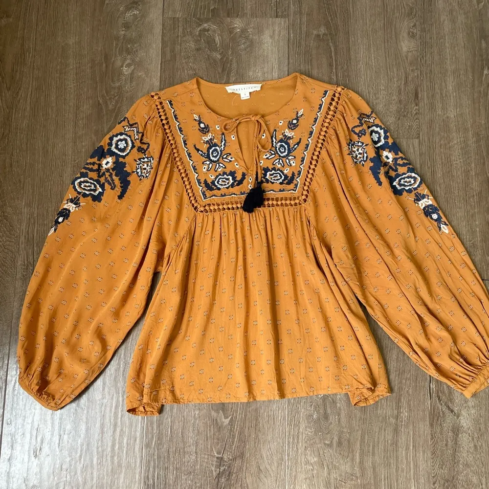 Love Stitch boho burnt yellow blouse ~ embroidered tie front ~ women’s size S - Image 13