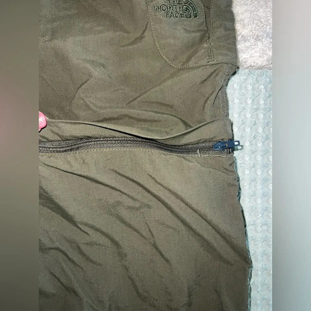 The North Face Convertible Cargo Pants
Size 8 Short - Image 2