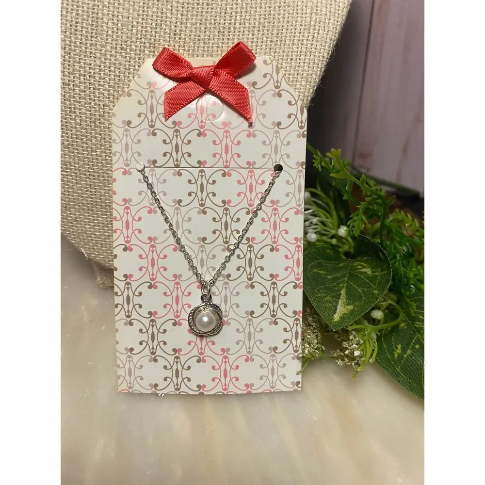 Claire’s silver necklace with circle braided pearl - Image 6