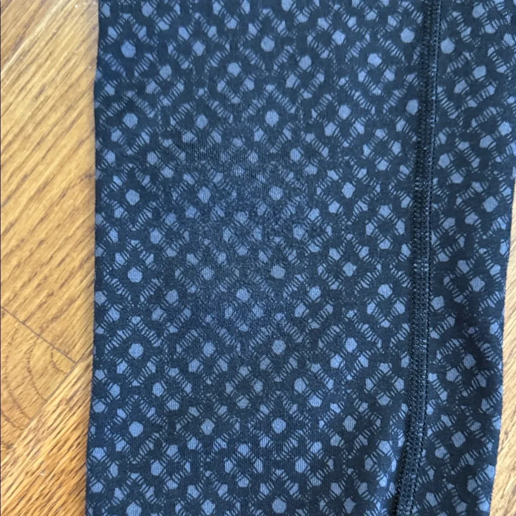 Lululemon Wunder Under Leggings Black Geometric Print Size 4 - Image 7