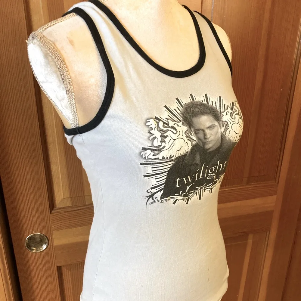 Extremely RARE Collectors Original 2008 Twilight Saga “Edward Cullen” Tank Blue Size M - Image 7
