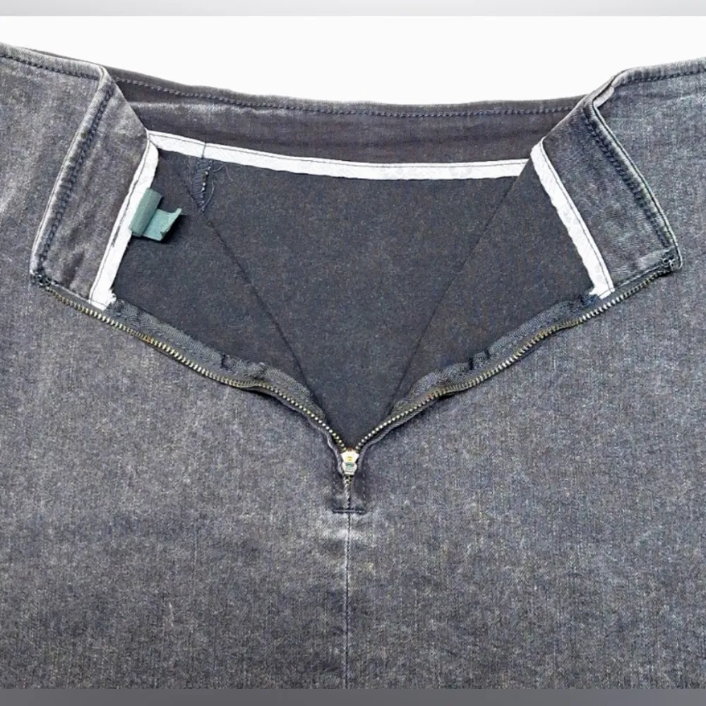 Wild Fable Women's 24 Plus Black Notch Front Seamed Denim Mid-Rise Mini Skirt - Image 6