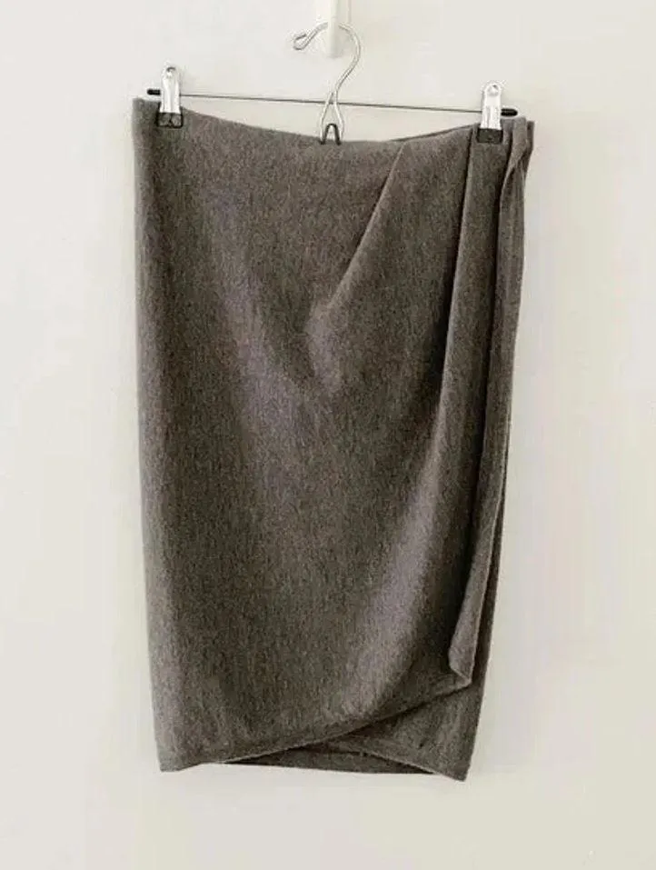 Cashmere Midi Wrap Skirt in Medium Grey NWT Size P Retail $795 - Image 6