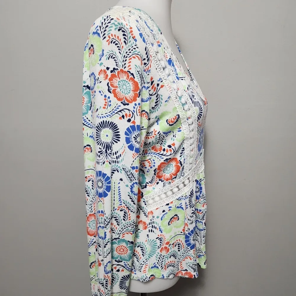 Red Camel Blue & White Floral Cochet Detail Bell Sleeve Knit Top Size Medium - Image 5