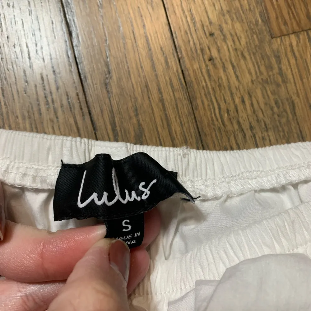 Lulus adventure abroad white off the shoulder crop top small - Image 2