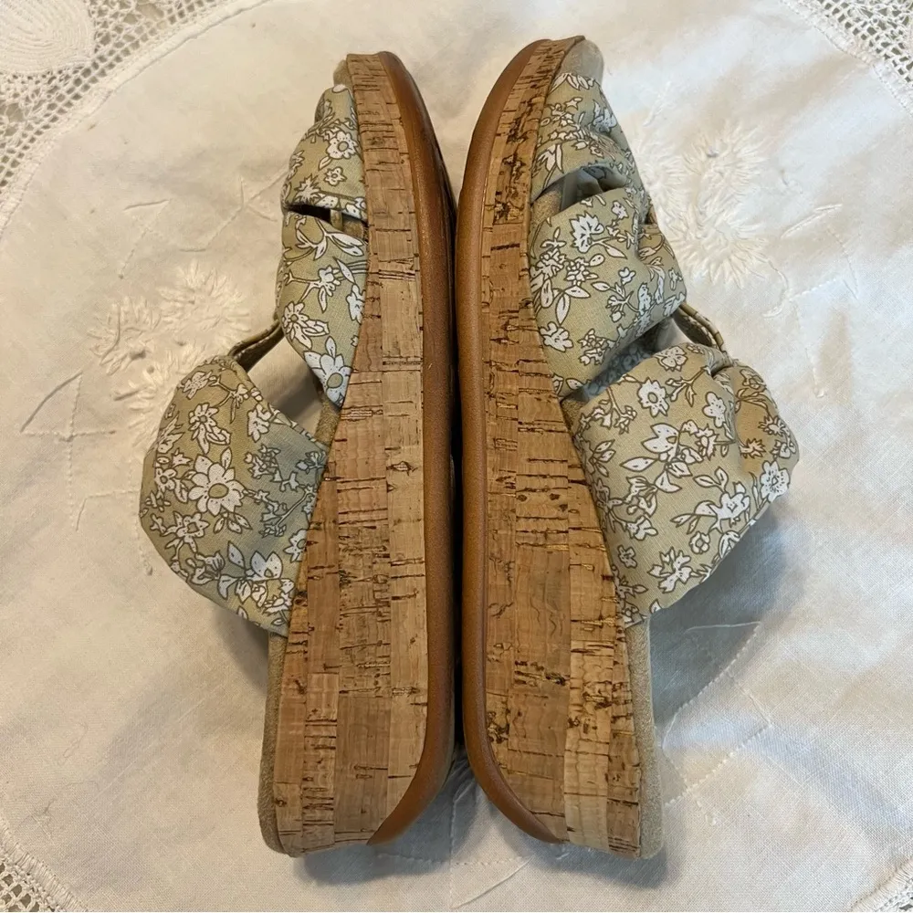 Easy Street Floral Slip On Sandals Women’s Size 6.5 Cork Low Platform Neutral - Image 8