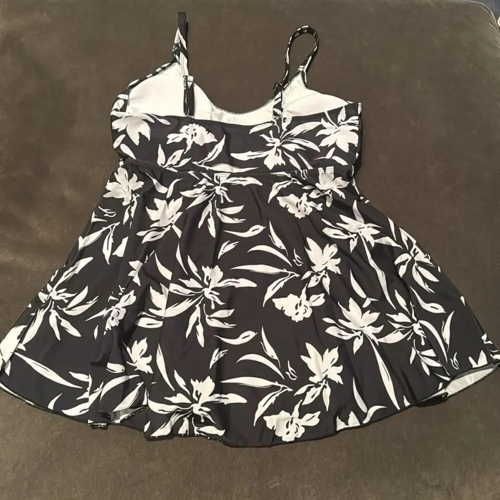 Women’s 2 Piece Swimsuit Black and White Floral Design Tankini Size 12 NEW - Image 4