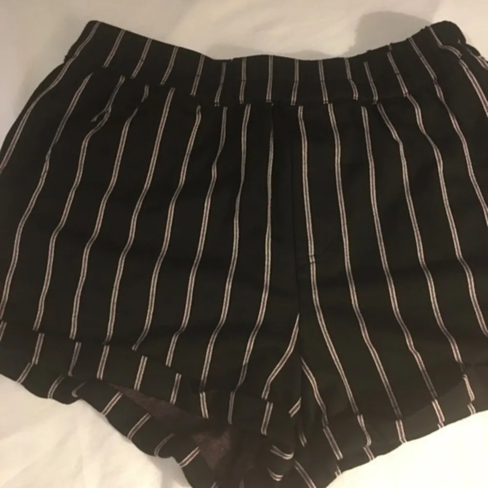 for ever 21 ladies shorts  M - Image 2