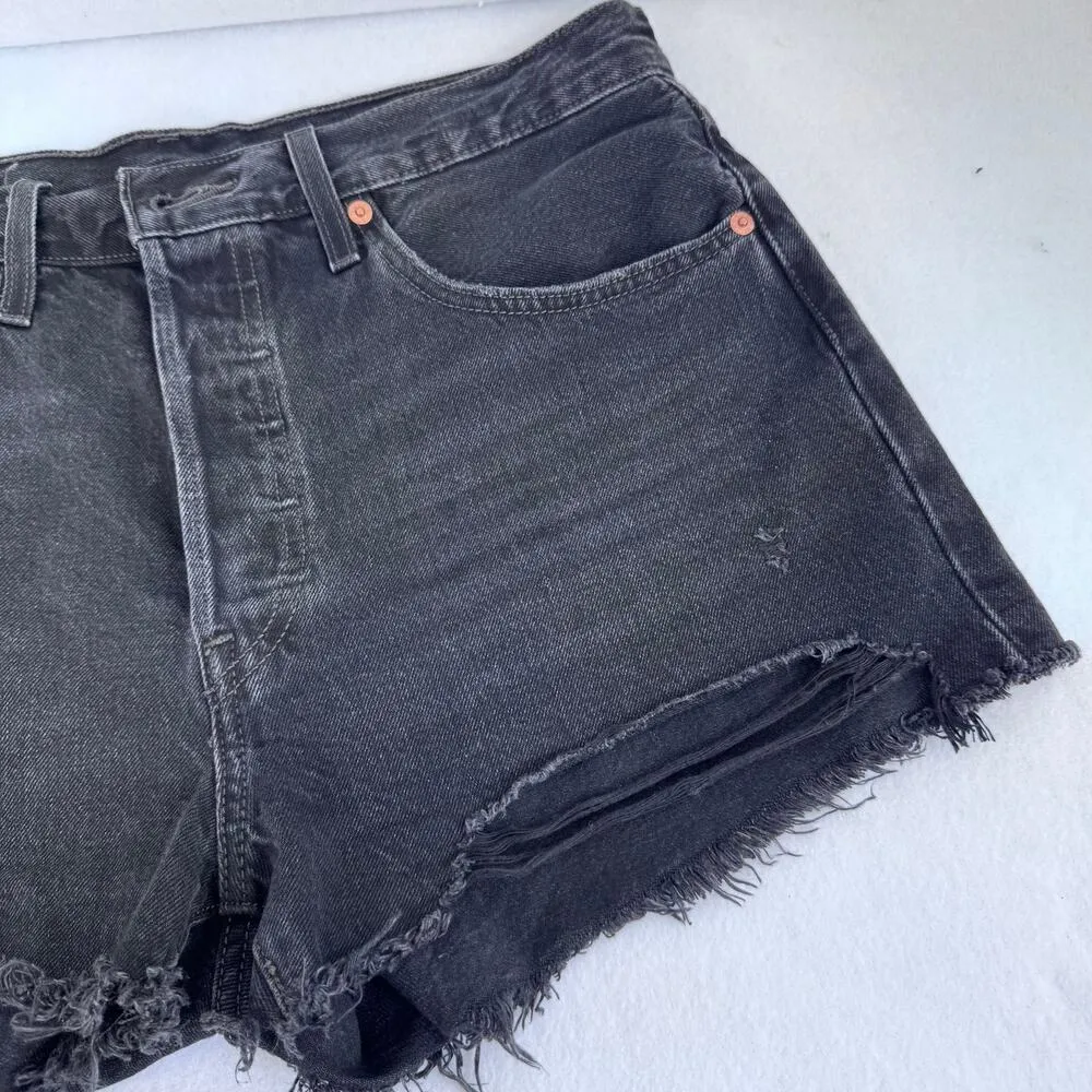 Levi’s Black High Rise Distressed 5 pockets raw hem Denim Shorts W31 Size 31 - Image 3
