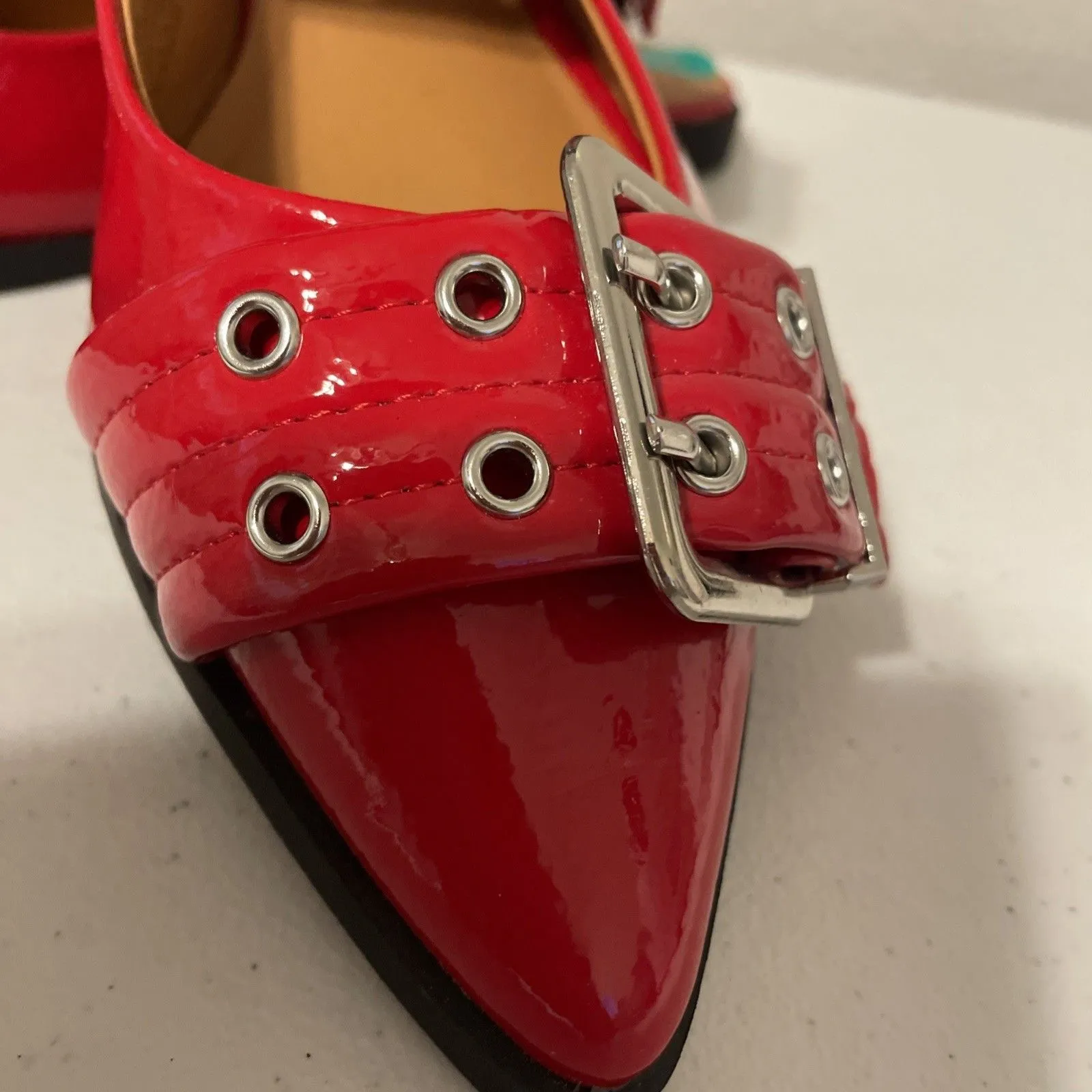 New STEVE MADDEN Vardan Patent Double Leather Red Buckle Flats Size 8 Slingback - Image 2