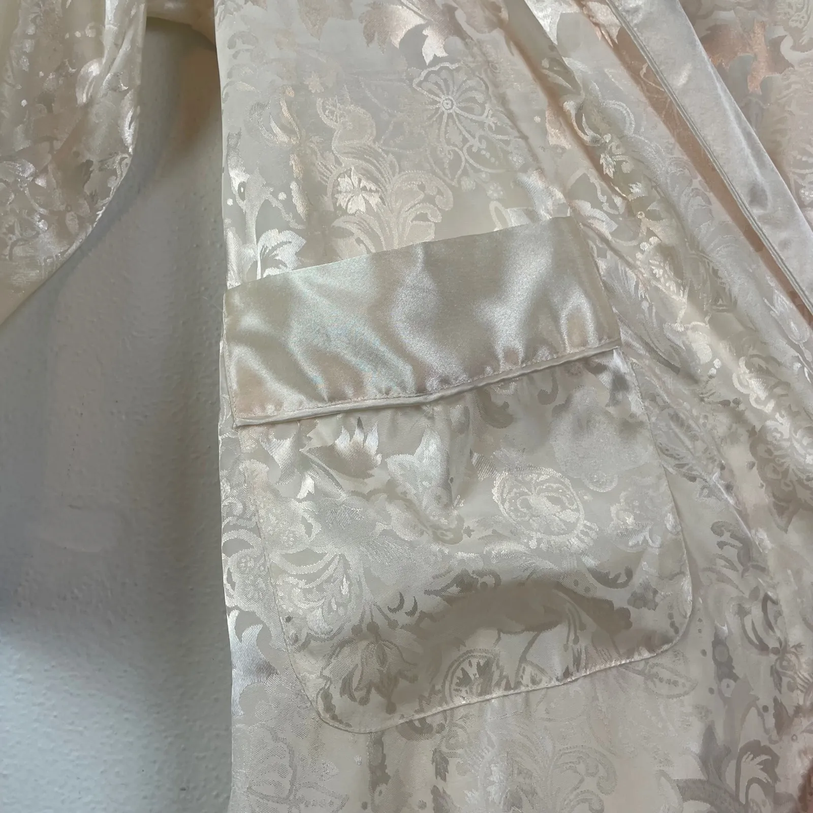 VTG‎ Gold Label Victoria's Secret White Jacquard Floral Satin Robe S Bridal - Image 4