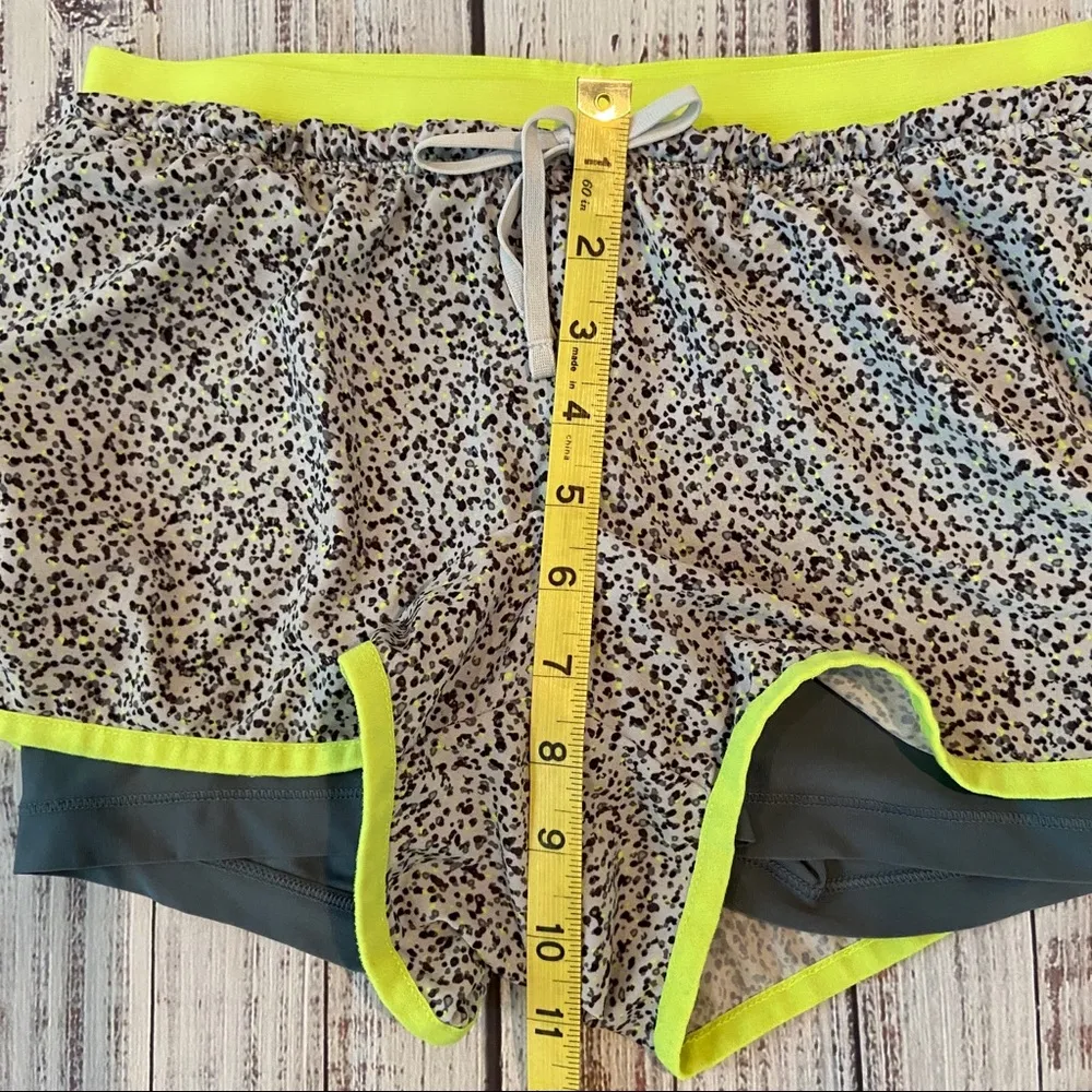 Nike 2 in 1 Athletic Shorts.  Size XSmall. - Image 10