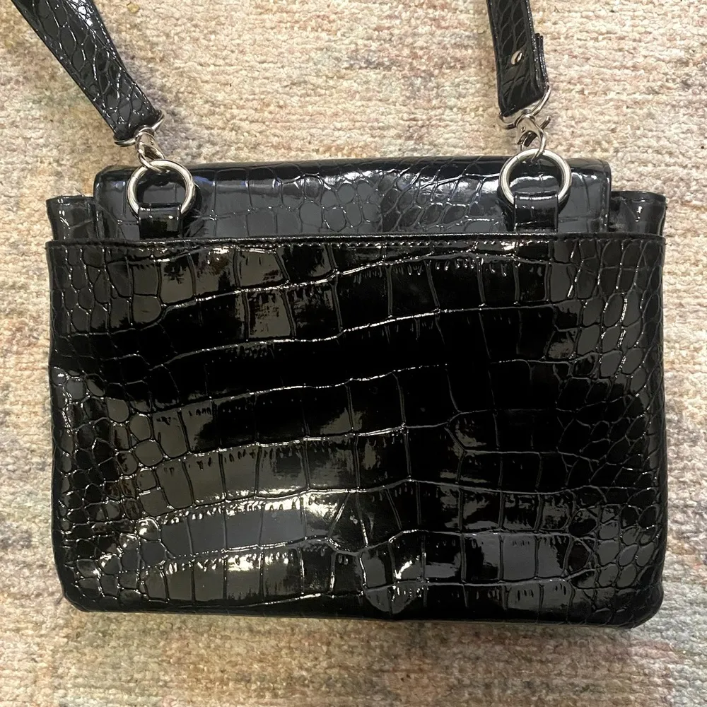 NWOT Unbranded Faux Patent Leather Alligator Skin Crossbody Purse in Black - Image 5