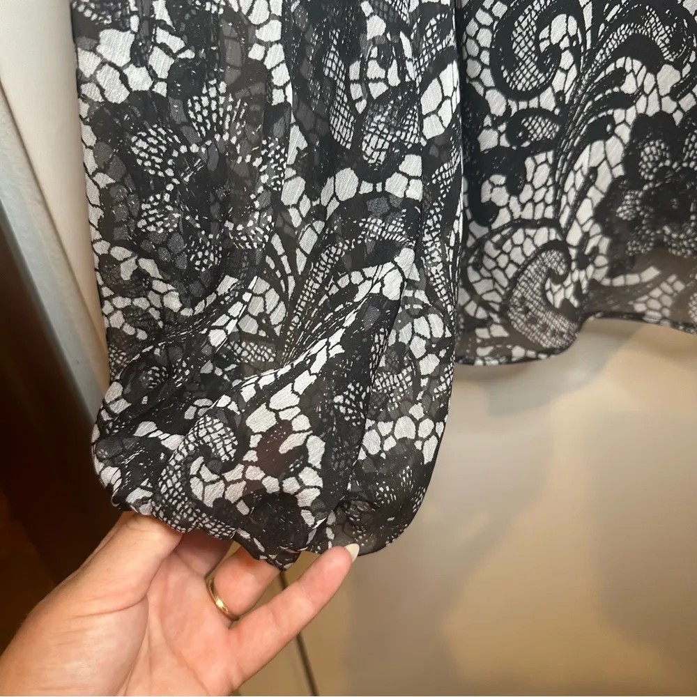 Adrianna Papell Cowl Neck Long Sleeve. Size: XL. Black and White. - Image 3