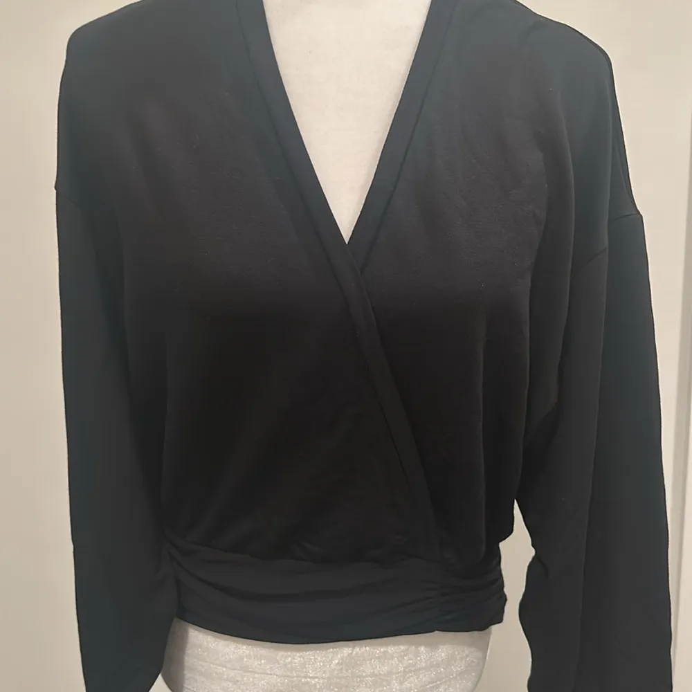 NWT Express Cross Front Banded Bottom Knit Top Sz M - Image 2