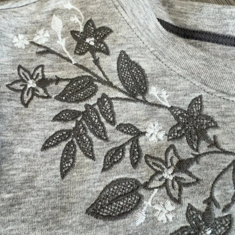 Ann Taylor Sweatshirt Womens Medium Floral Embroidered Gray - Image 9
