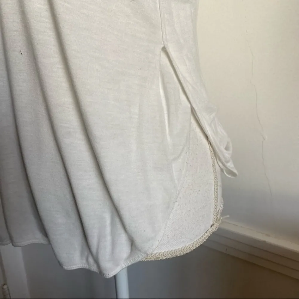 Wilfred • White Scoop Neck Tank Top - Image 5