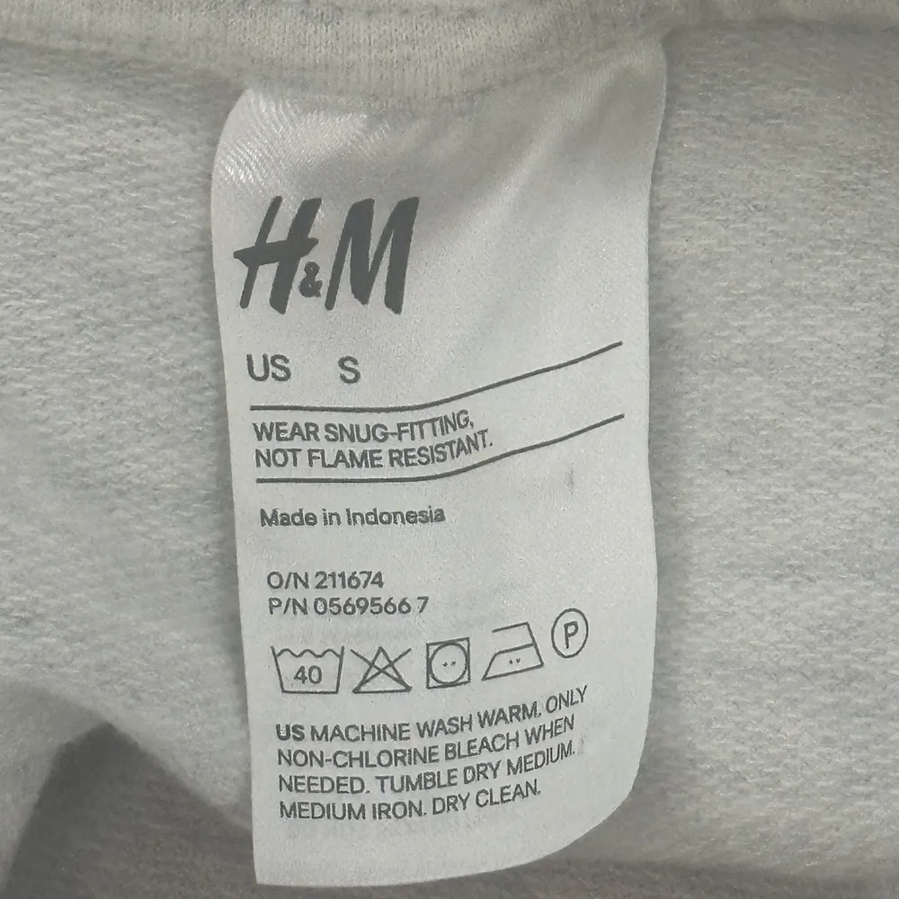 H&M Spanish BIEN Graphic Long Sleeve Loungewear Shirt NWOT - Image 6
