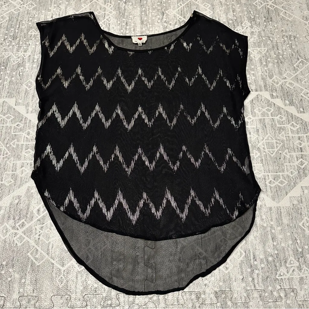 One Clothing Sheer Gold Shimmer Scoop Neck Scoop Hem Zig Zag Holiday Top Size S - Image 4