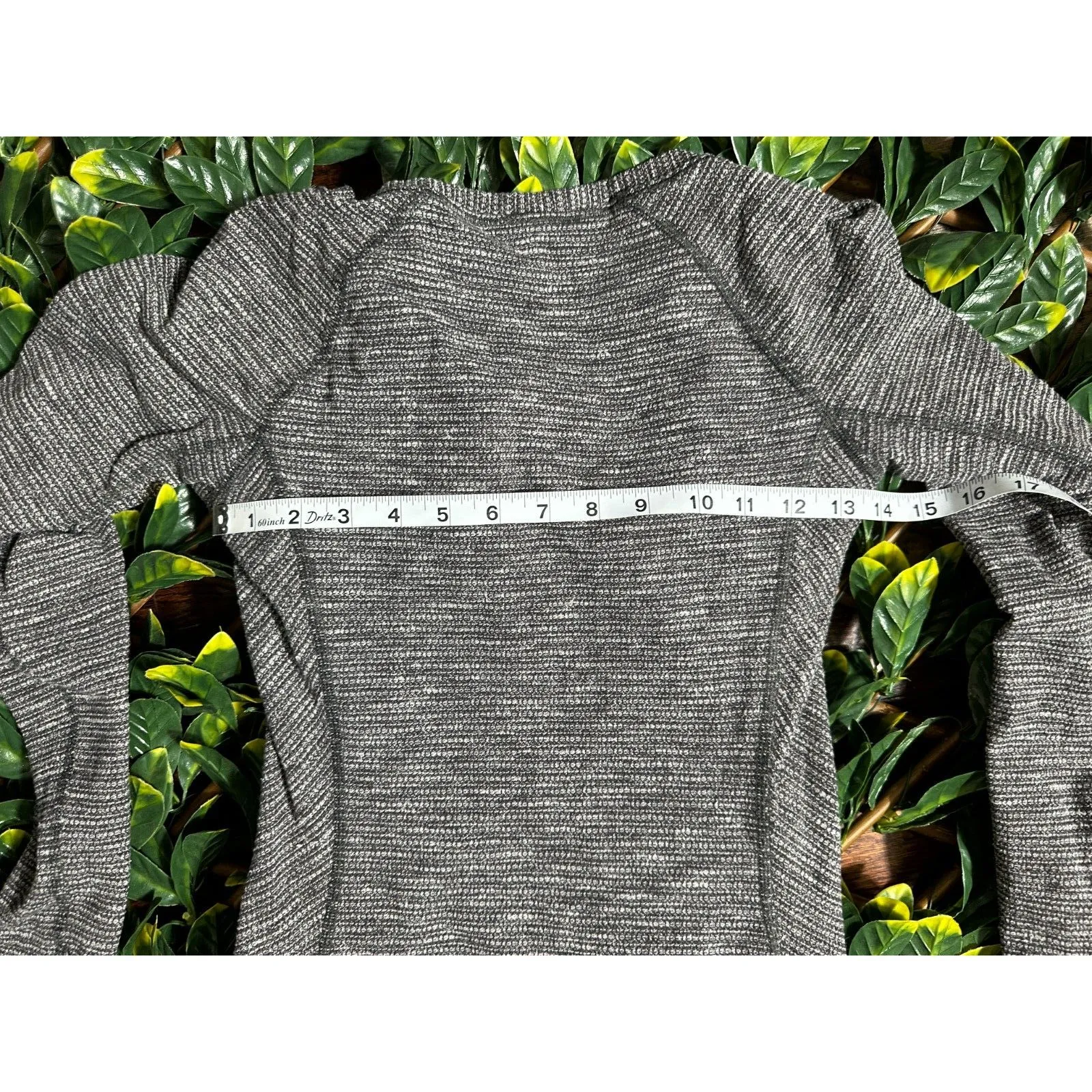 Lululemon Gray Longsleeve Workout Shirt Size 2 - Image 6