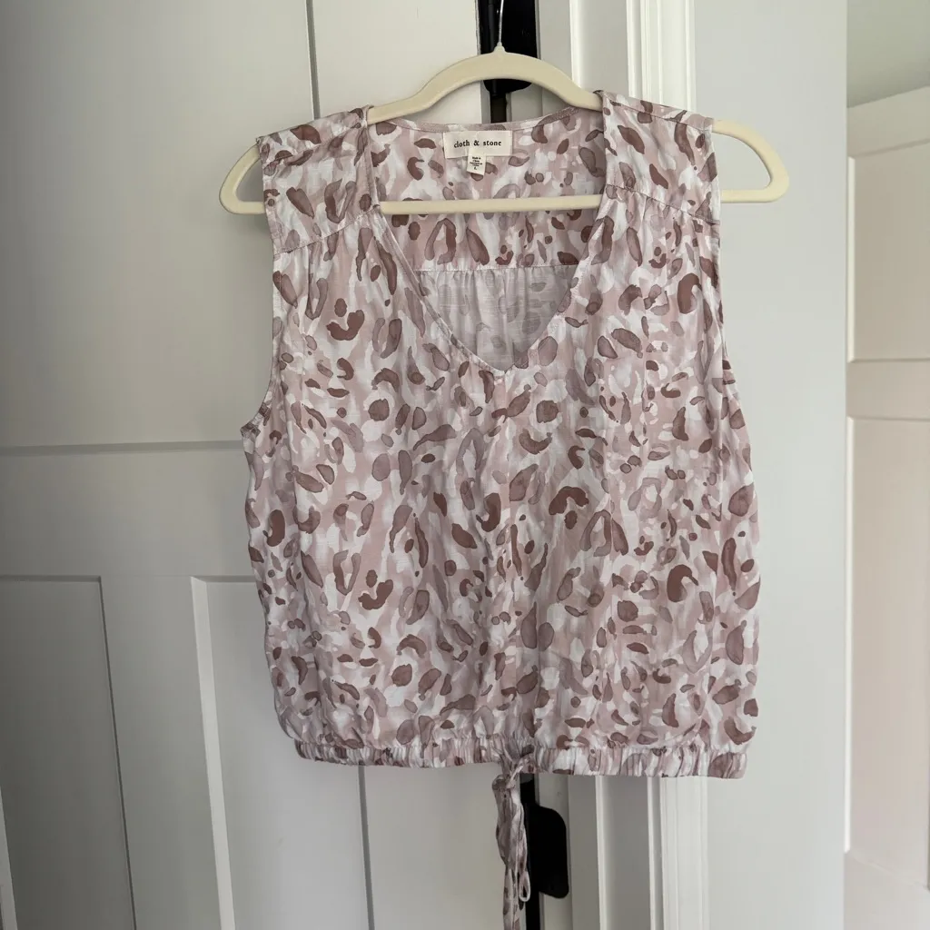 Anthropologie Cloth & Stone Leopard Cream Sleeveless Blouse Cinched Waist - Image 3