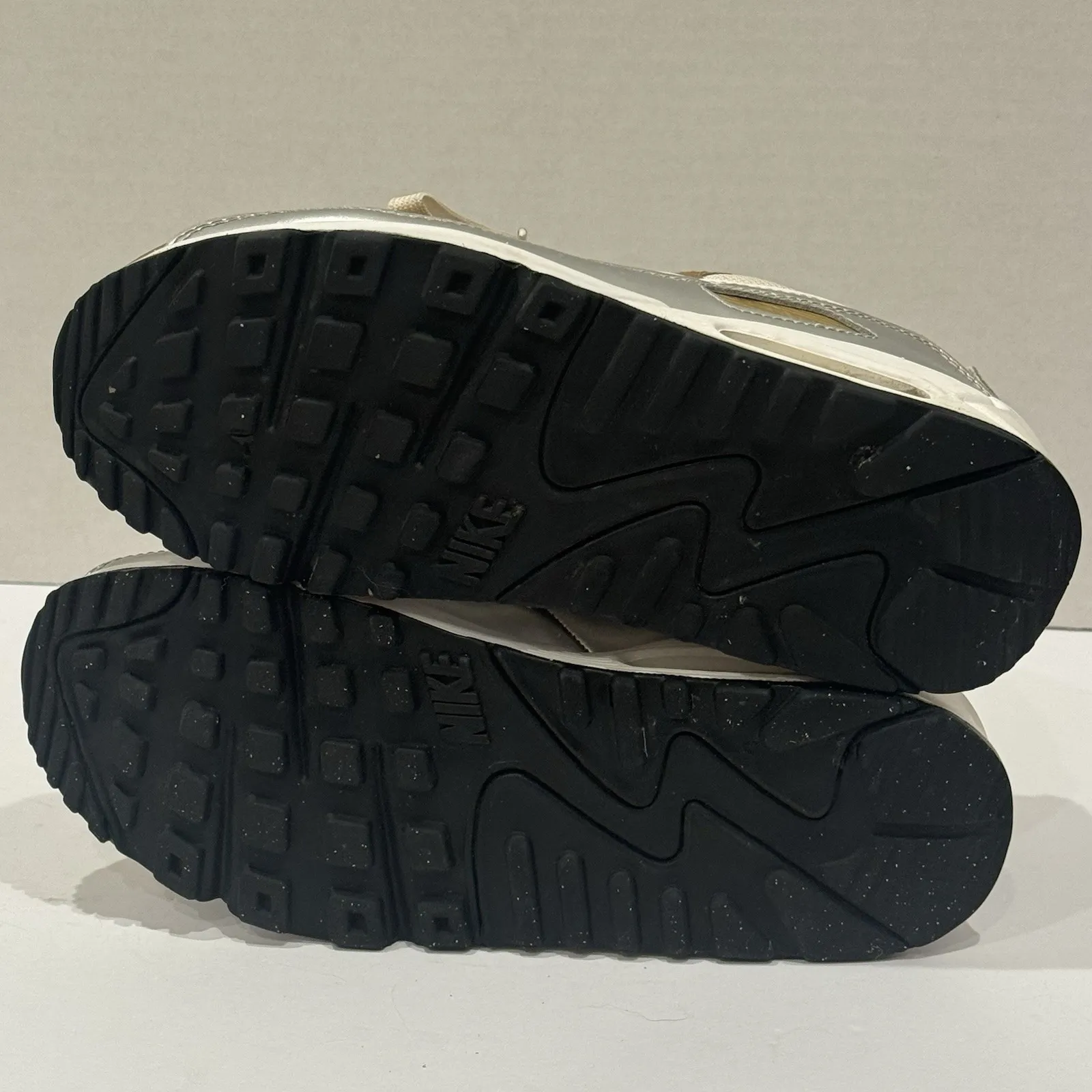 Nike Air Max 90 SE White Metallic Charmed Womens 7.5 High Top Sneaker DJ6208-100 - Image 9