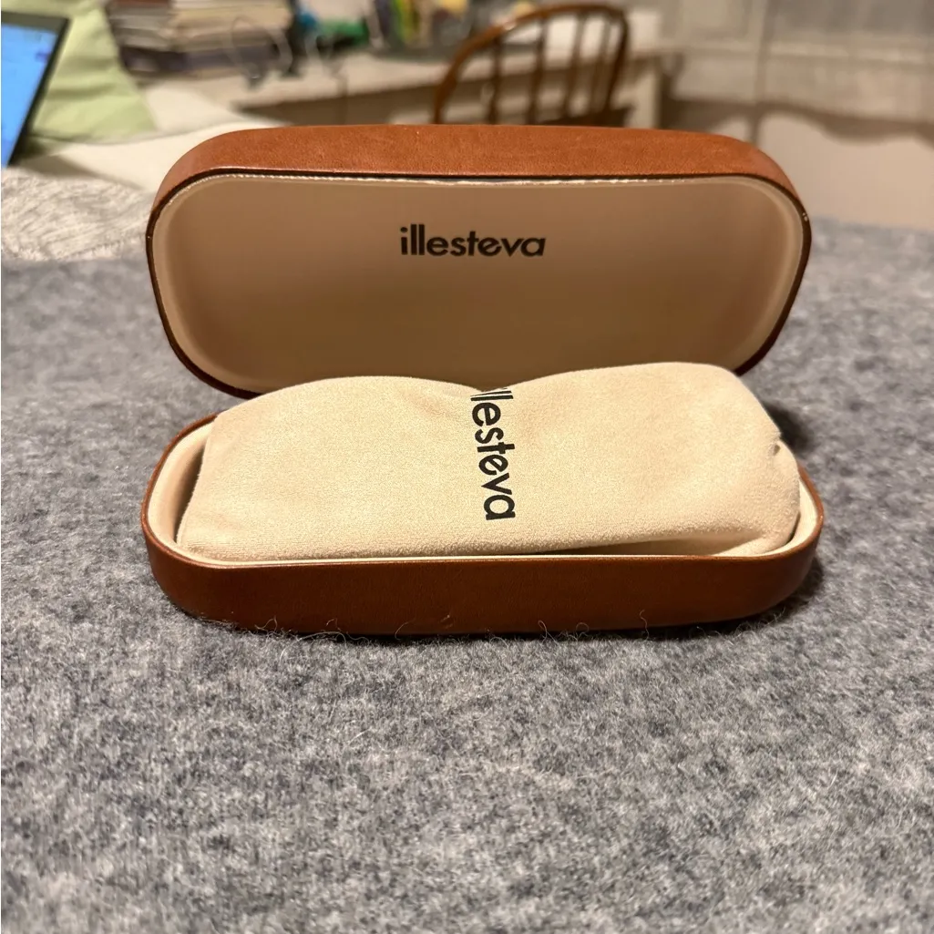 illesteva  White Rectangular Sunglasses - Image 6