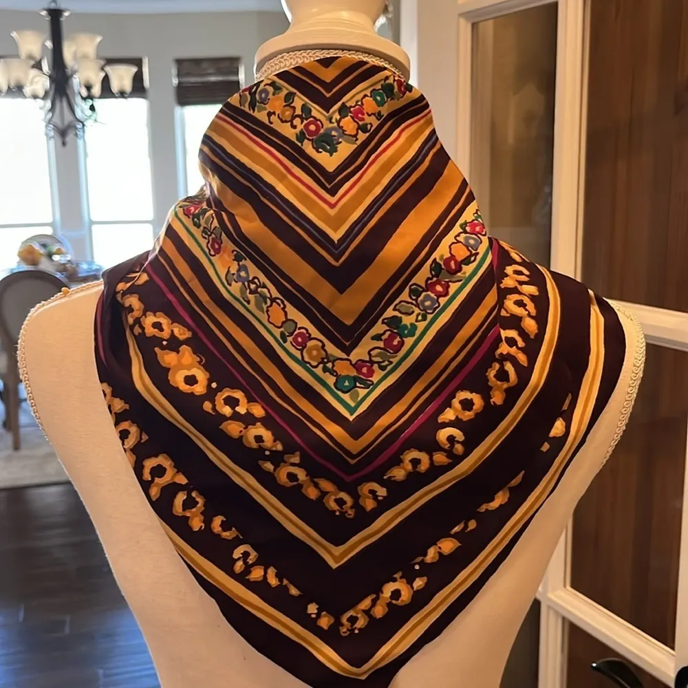 Totes Large Floral Scarf 30” x 30” Square 100% Polyester Made in Italy Floral Purple - Image 4