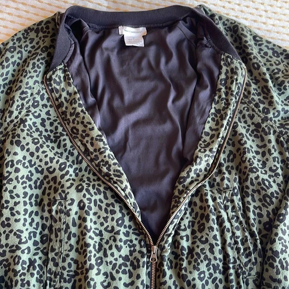 BEACHLUNCHLOUNGE - Size MEDIUM- Dasha leopard animal print bomber jacket - Image 4