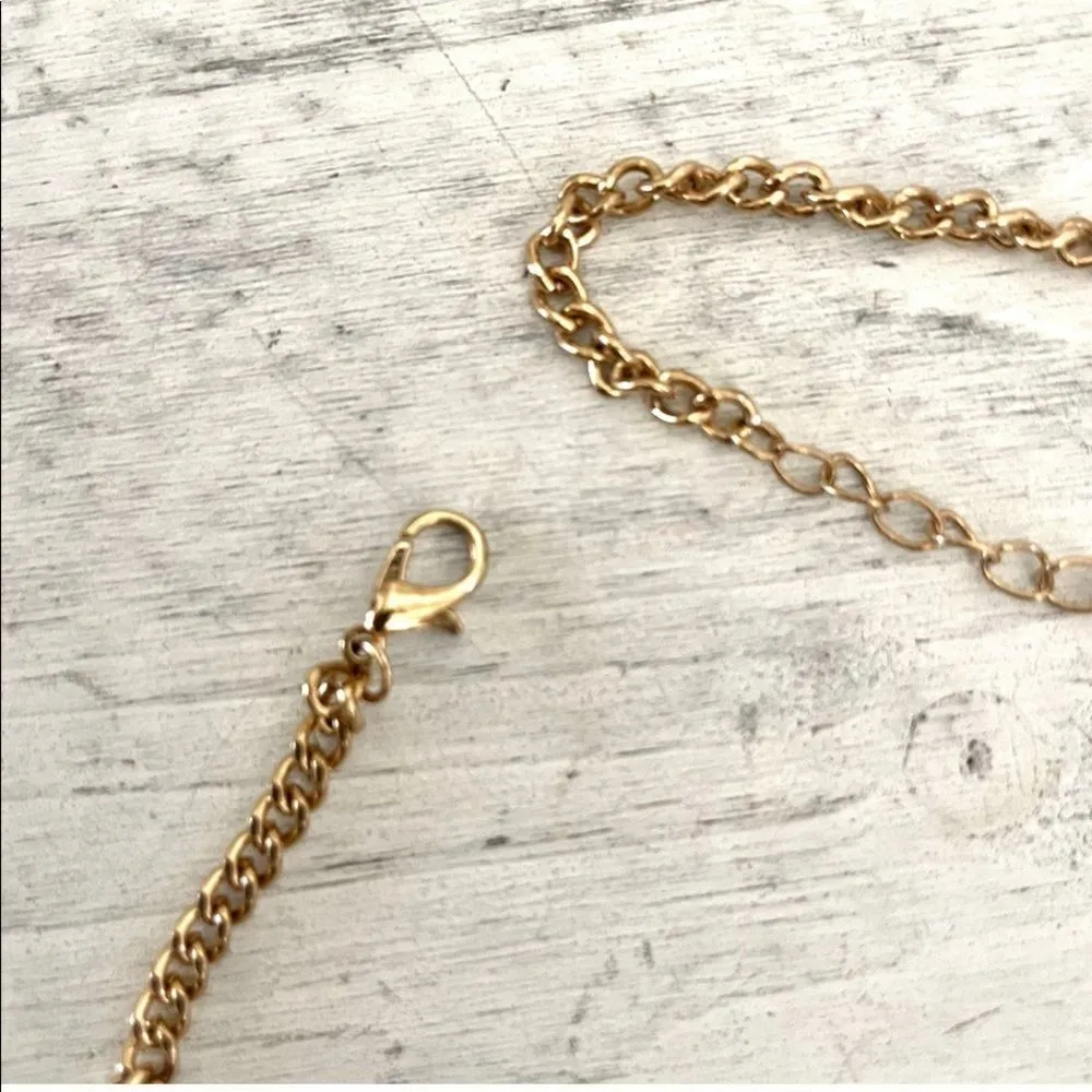 Pink/peach beaded gold tone triangle necklace - Image 3