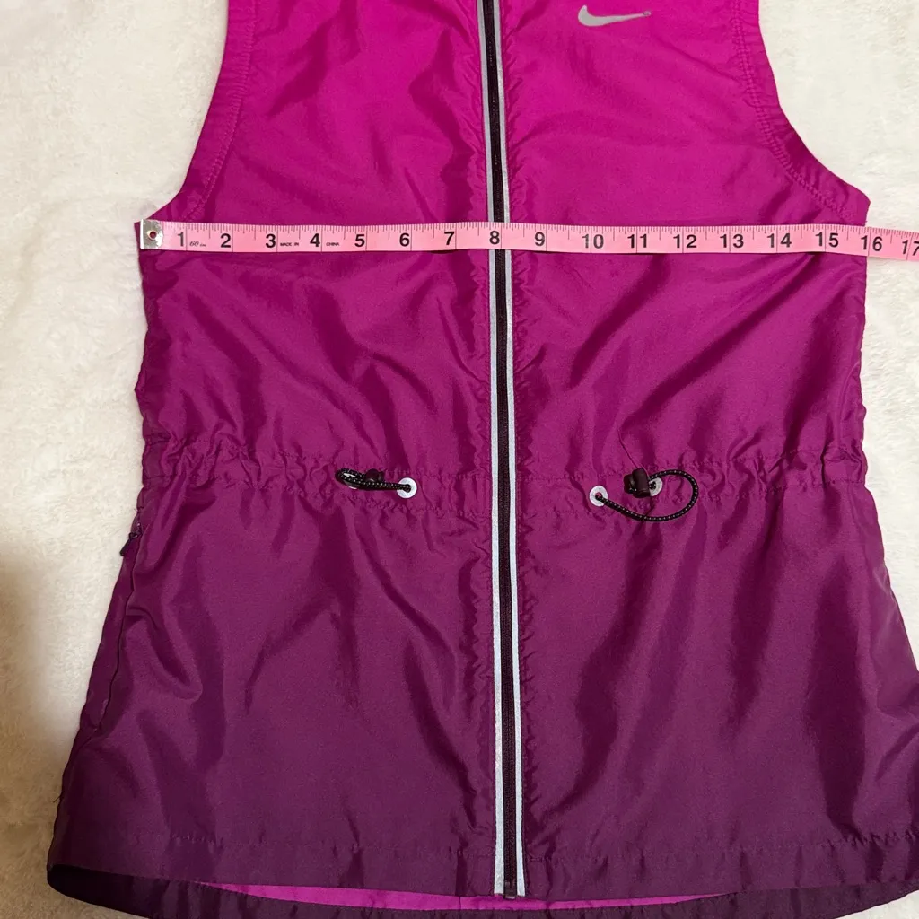 Nike Women's XS Ombré Magenta and Plum Windbreaker Running Vest - Image 10