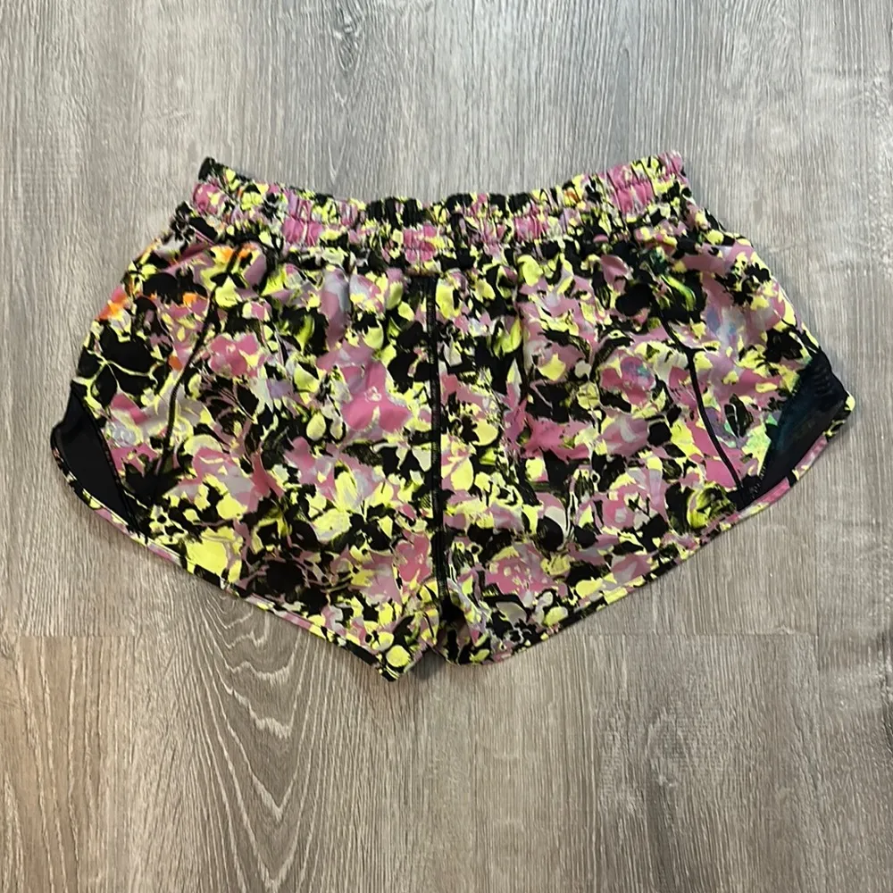 Lululemon Hotty Hot Sz 8 Women's Multicolor Athletic Workout Gym Run Yoga Shorts - Image 3