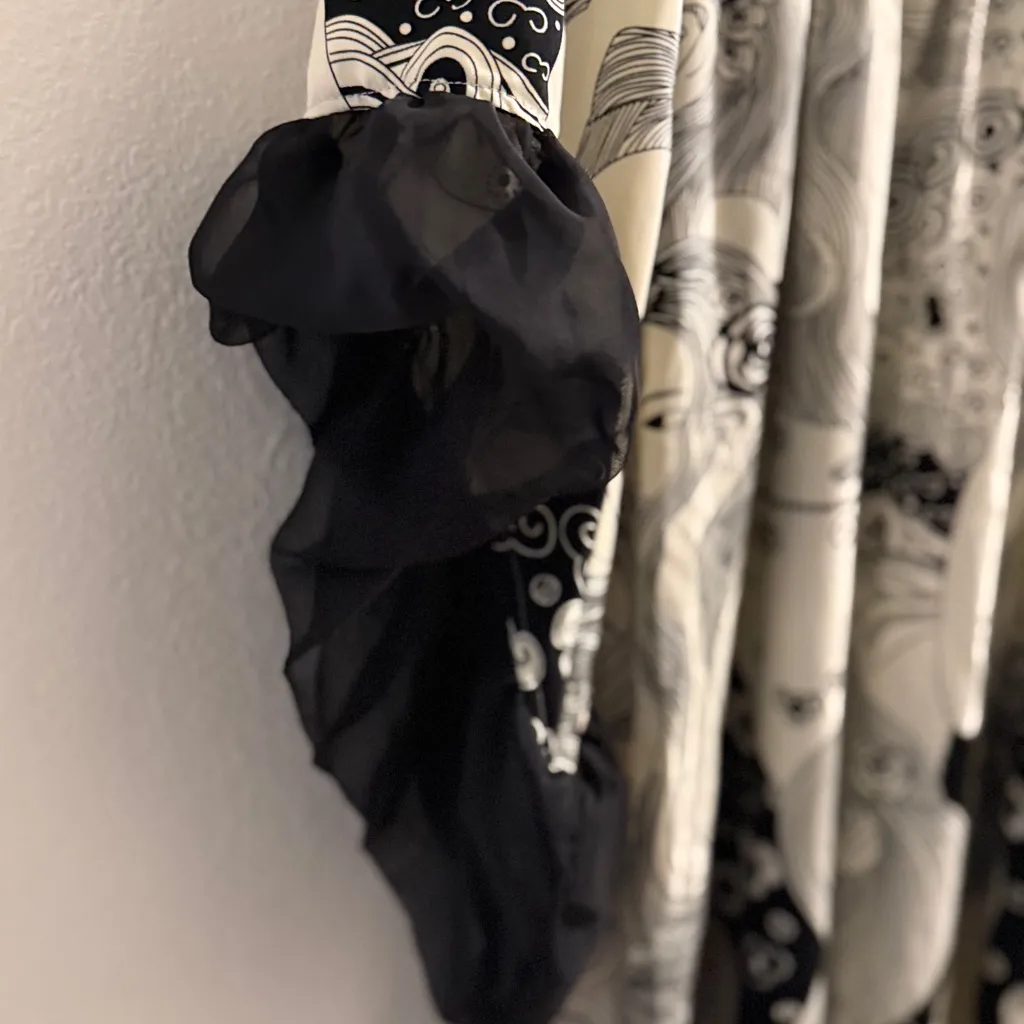 Unique Vintage Psychedelic Goddess Black and Cream Long Sleeve maxi Dress Size M - Image 7