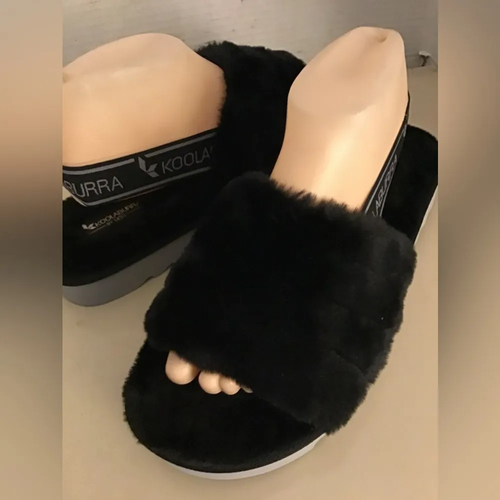 Koolaburra  by Uggs women black faux fur platform sandal slides US 9 - Image 3