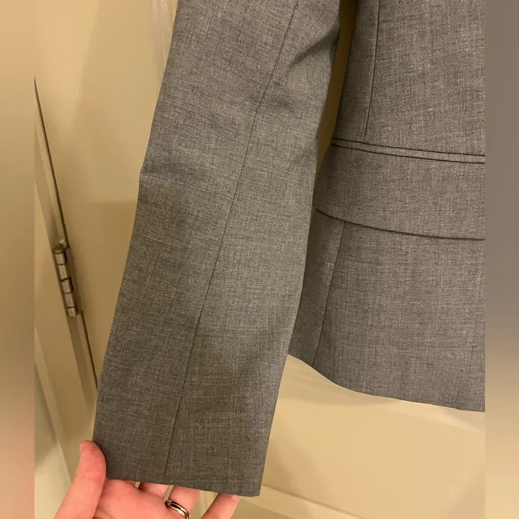 Theory Women’s Virgin Wool Buttoned Gray Blazer Size 6 - Image 4