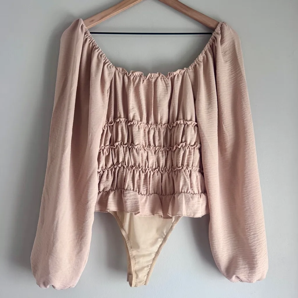 Entro Boutique Beige Ruched Long Sleeve Square Neck Bodysuit Size Medium - Image 4