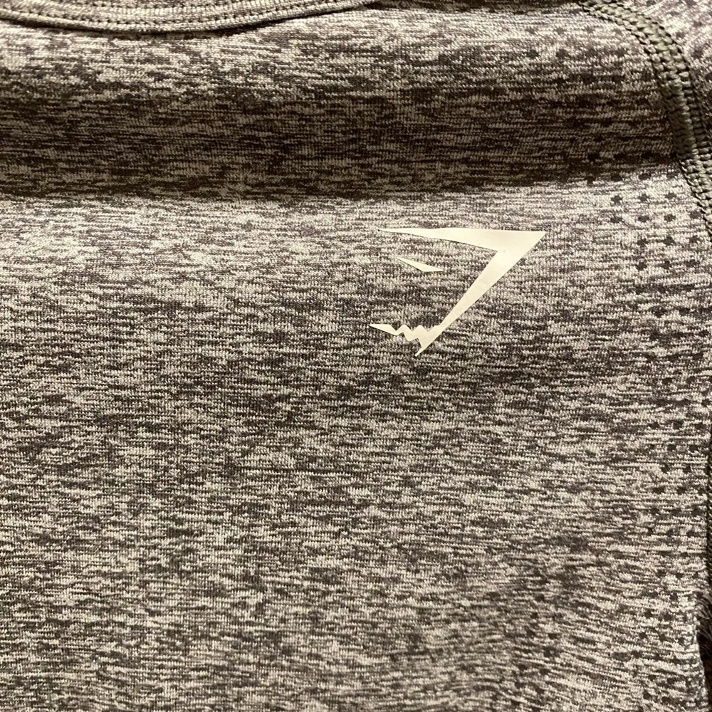 Gymshark Gray Vital Seamless Long Sleeve Crop Top Size Small - Image 2