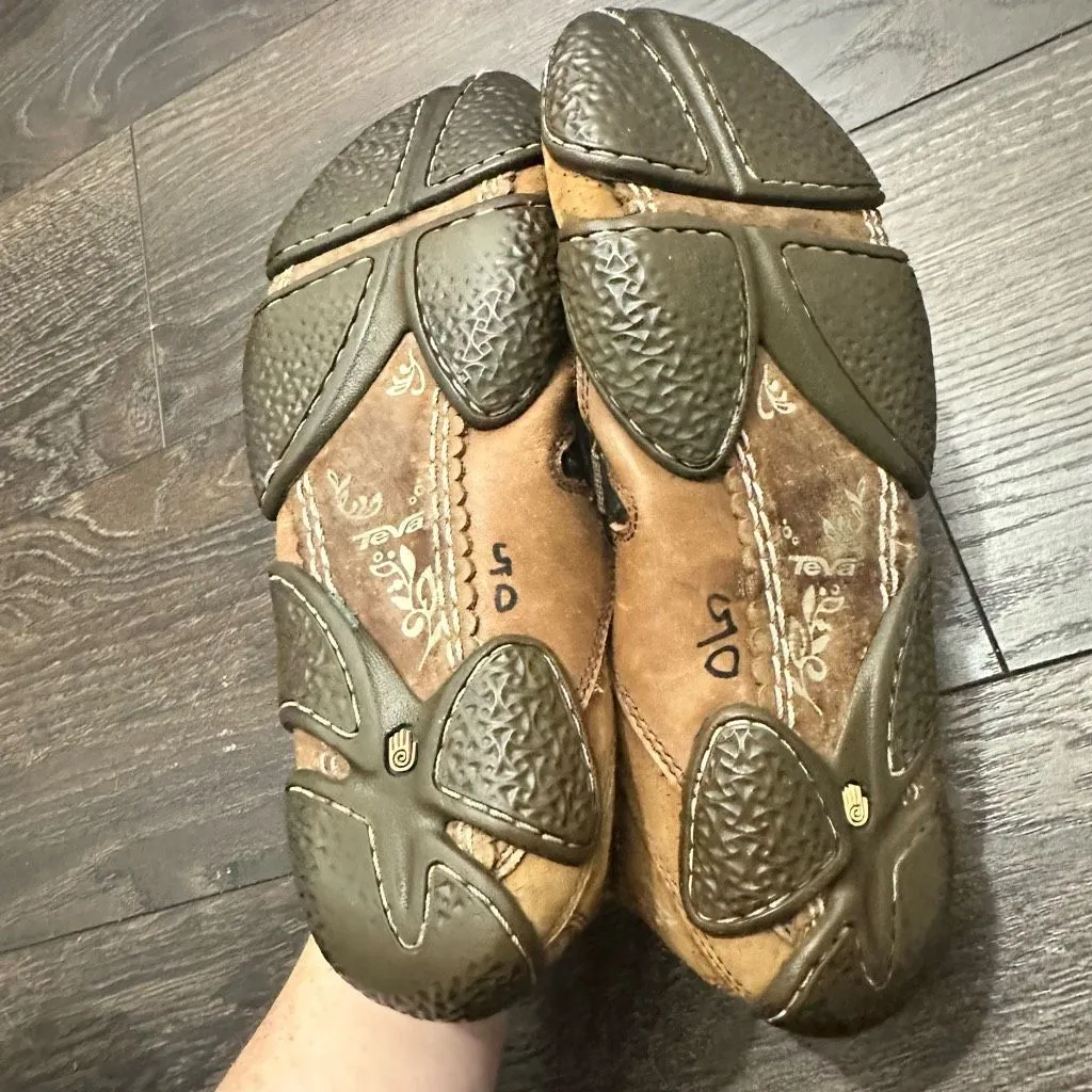 Teva Women’s 6 Shay Slip on Brown Shoes - Image 5