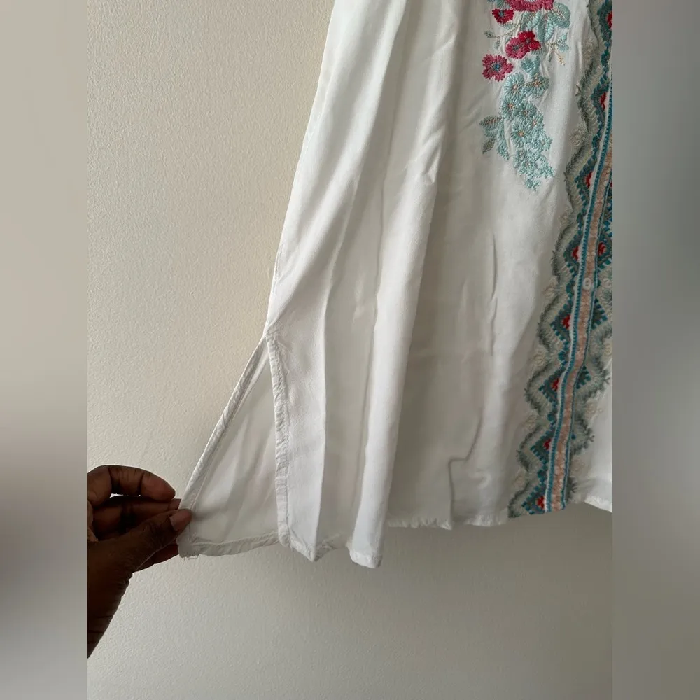 Garden Girl Embroidered Floral Red Blue Green Button Down Sleeveless White Top M Size M - Image 5