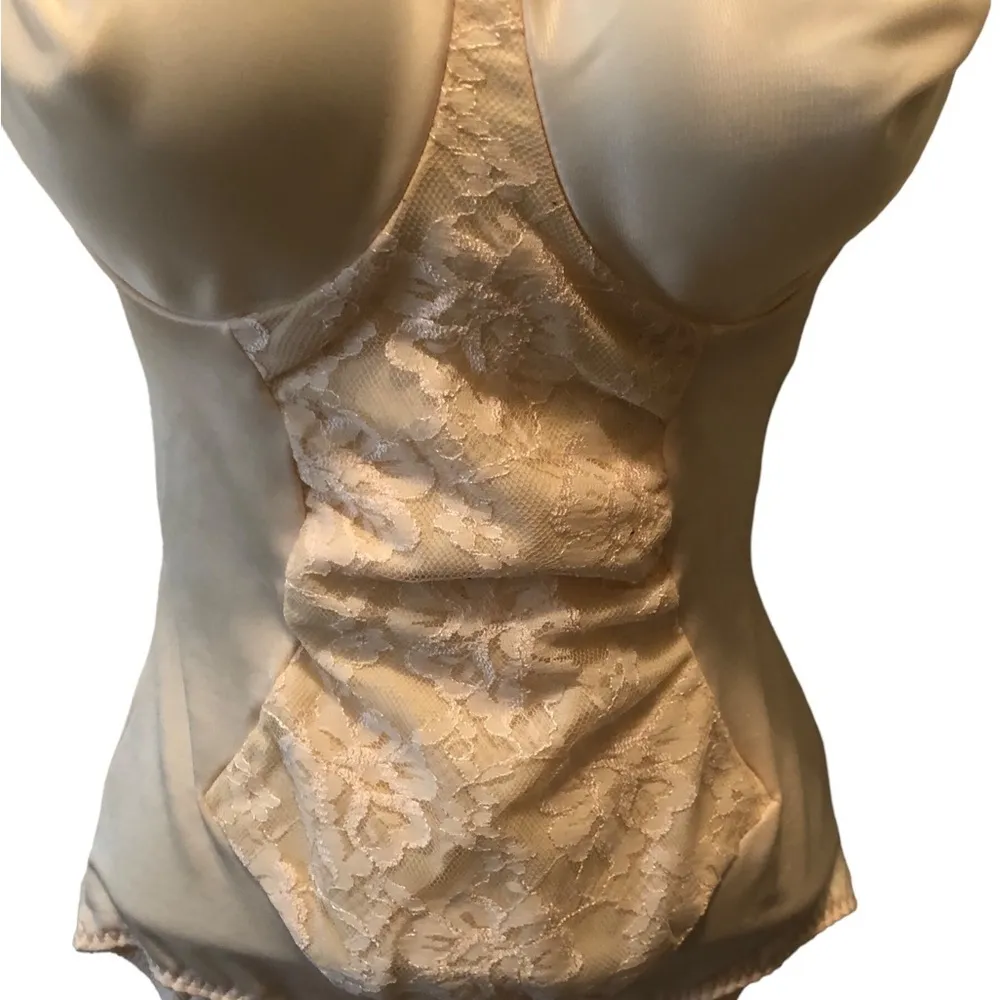 VTG Olga Lacey Shaper Pin Up Sz. 38C Underwire Seamless Nude Stretch Hook Crotch Tan Size L - Image 3