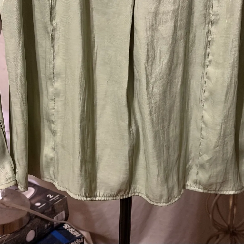 Philosophy Women's Mint Green Silky Blouse Size Medium Minimalist - Image 9