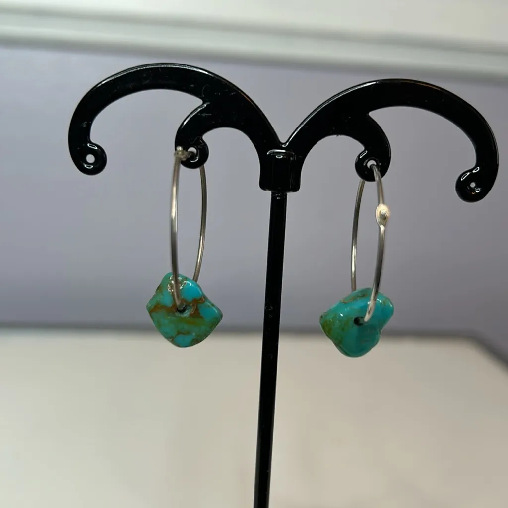 Vintage southwest silver tone and turquoise necklace and hoop earrings set Blue - Image 4